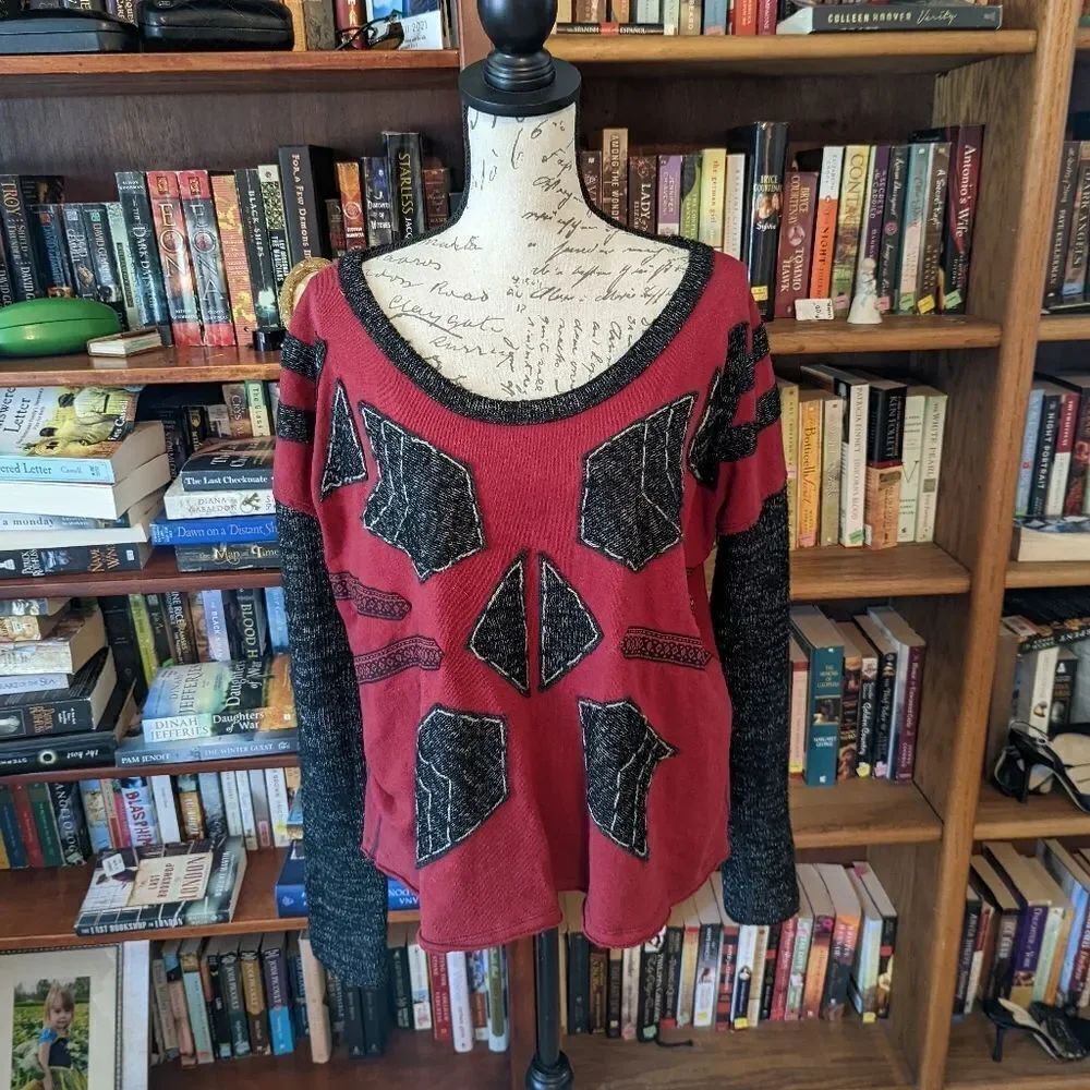 𝅺free people Nordic company red and black cropped sweatshirt size m euc